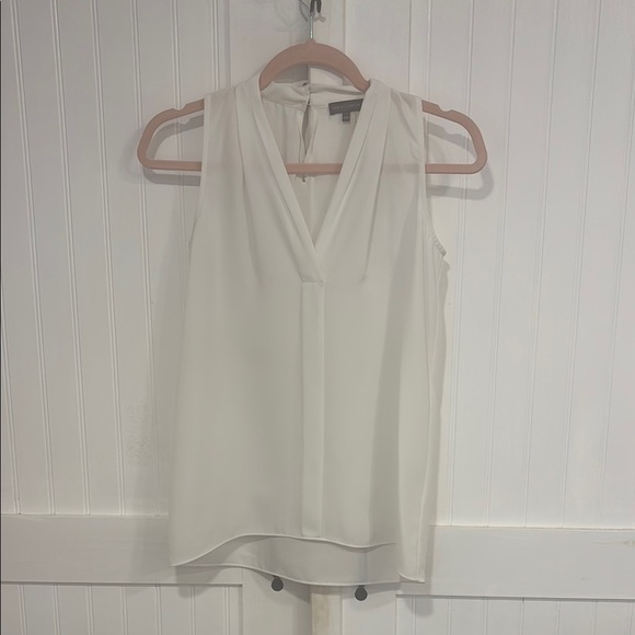 Vince Camuto Elegant White, v-neck, keyhole back Sleeveless Top size PXXS - Picture 1 of 6